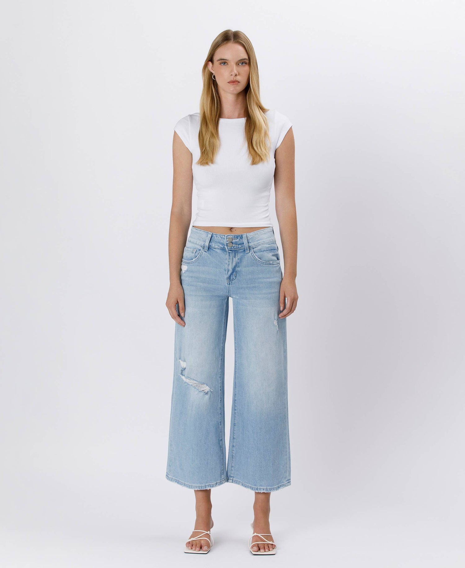 HIGH RISE TWO BUTTONS CROP WIDE LEG JEANSS