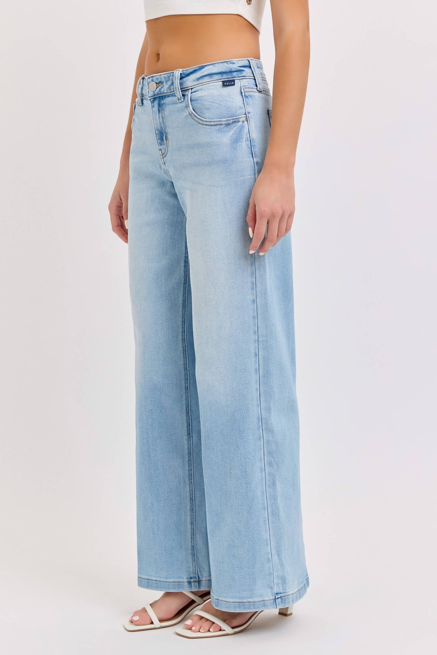 Low Rise Wide Leg Jeans in Light wash [Wv98899LT]